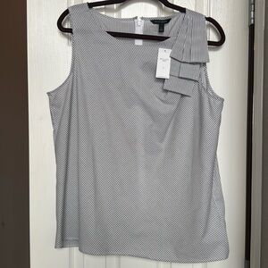 Banana Republic women’s sleeveless top. White, gray stripes. Size L. NWT